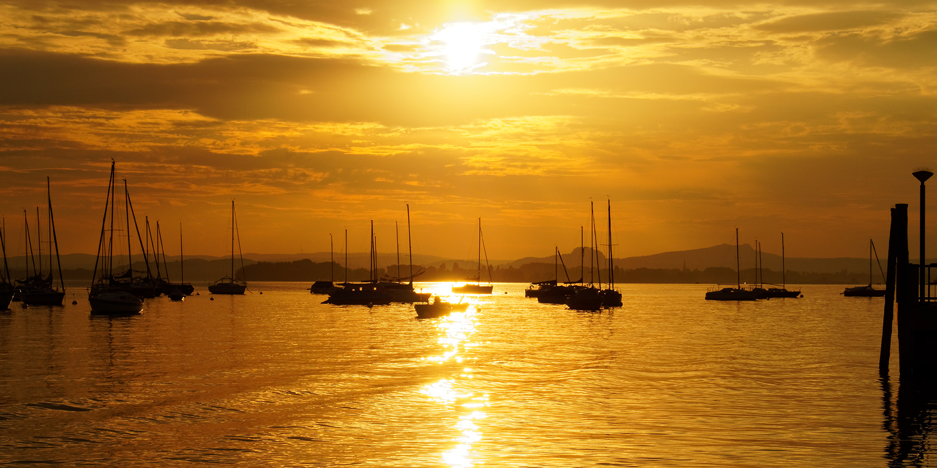 Boote im Sonnenuntergang